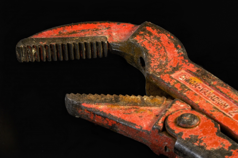 plombier-LA ROQUETTE SUR VAR-min_pipe-wrench-318084